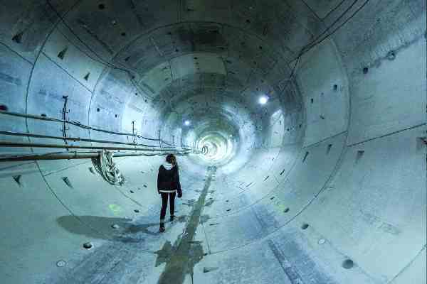 Perceptual Tunnel Vision and Mass Hallucination